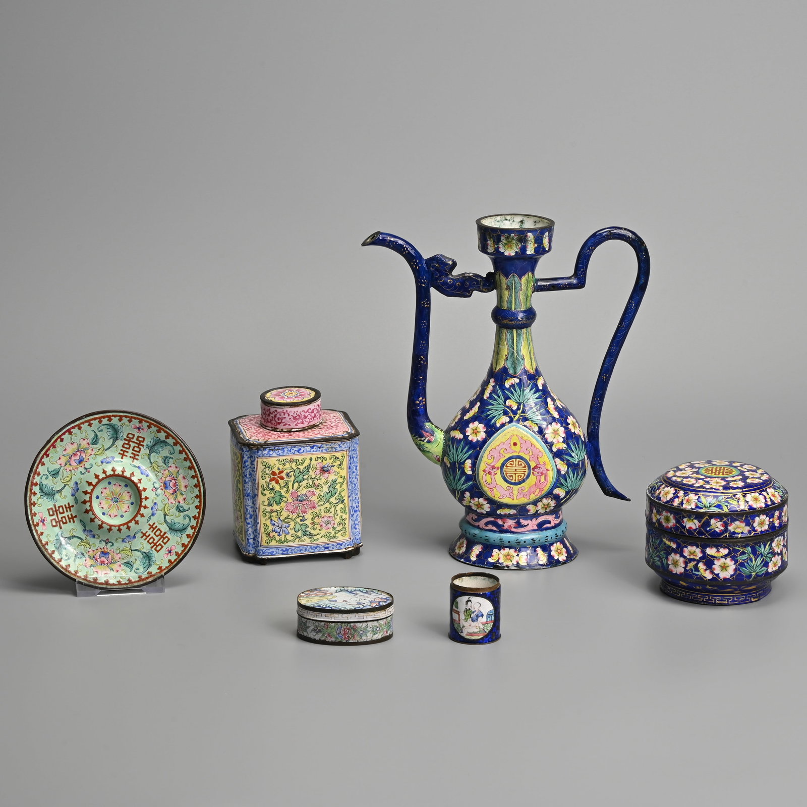 A GROUP OF CHINESE CANTON ENAMEL ITEMS, 18/19TH CENTURY.: A GROUP OF CHINESE CANTON ENAMEL ITEMS, 18/19TH CENTURY. To include a blue ground wine ewer decorated with Shou medallions, dragons and flowers; A blue ground box and cover matching in decoration to t
