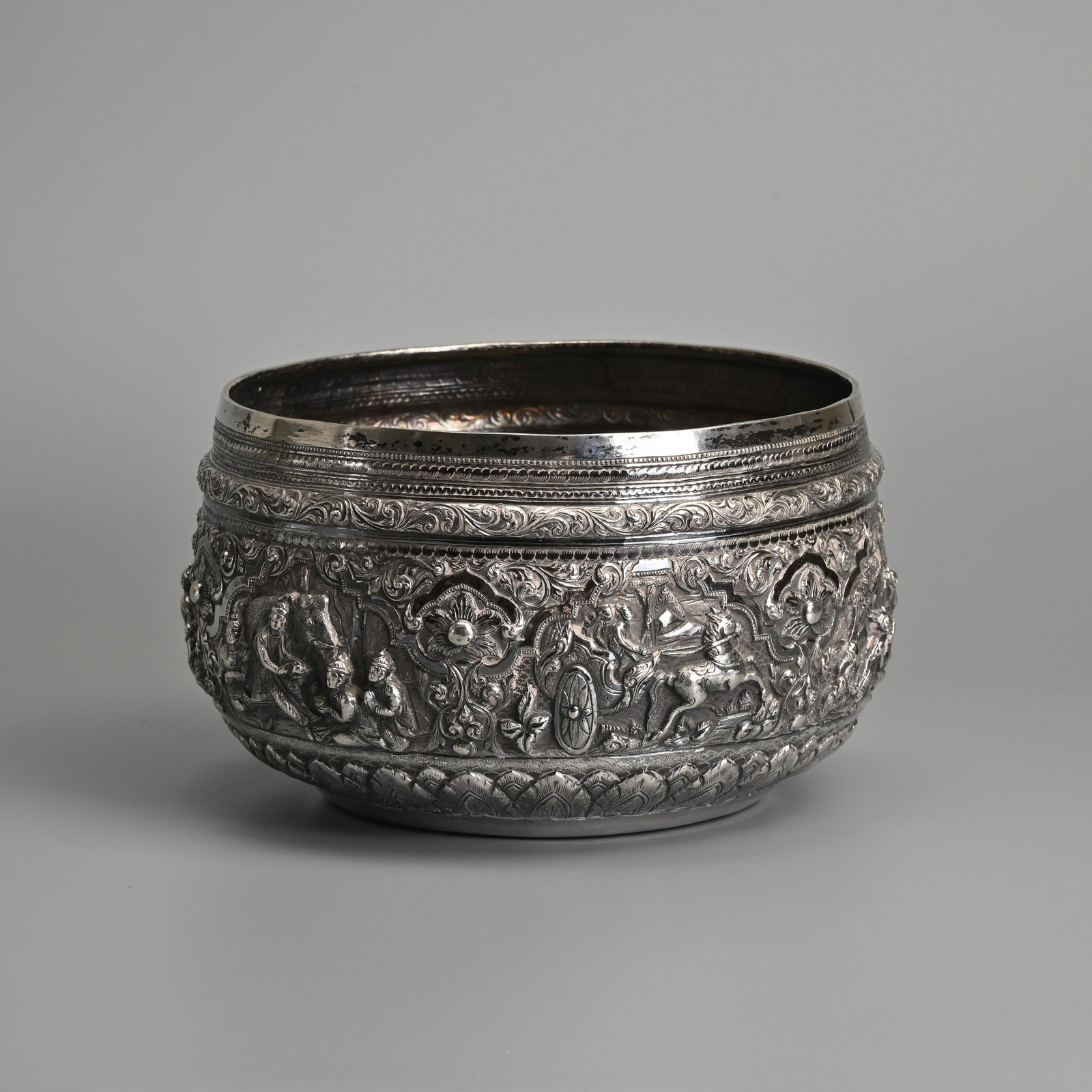 A BURMESE REPOUSSE DECORATED SILVER BOWL, CIRCA 1900. (1 of 8)