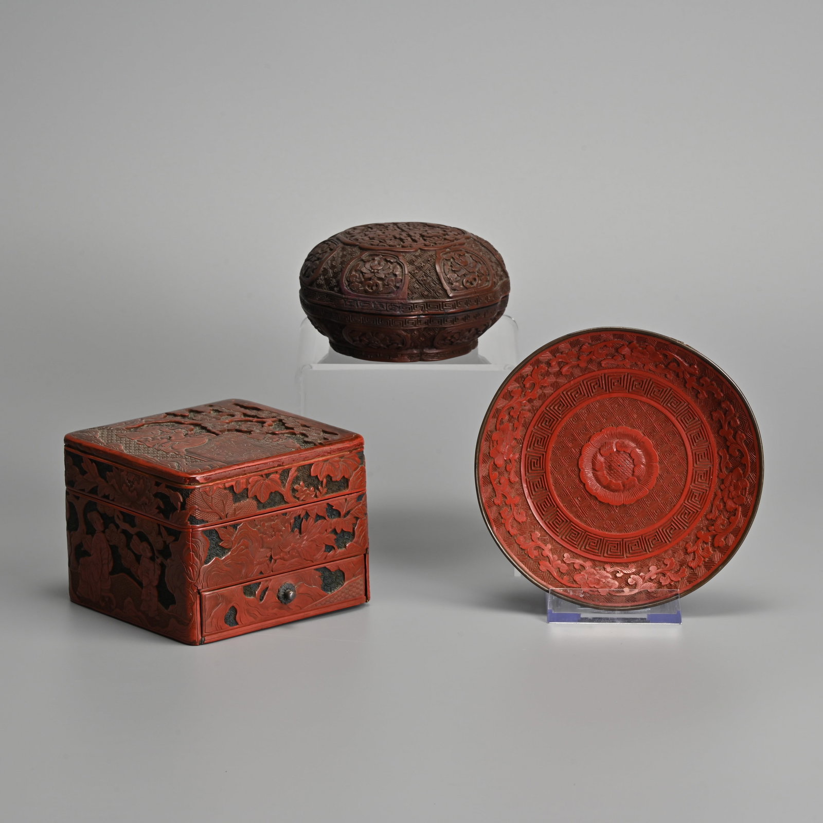 THREE CHINESE CARVED CINNABAR LACQUERED ITEMS, 19/20TH CENTURY. (1 of 20)