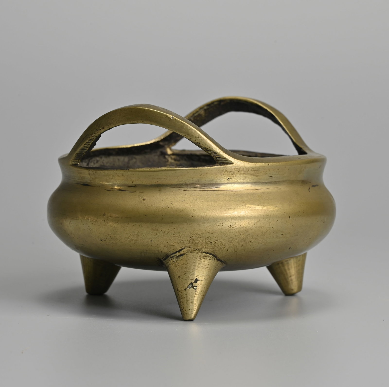 A CHINESE BRONZE TRIPOD CENSER, XUANDE MARK, 19/20TH CENTURY. (1 of 7)