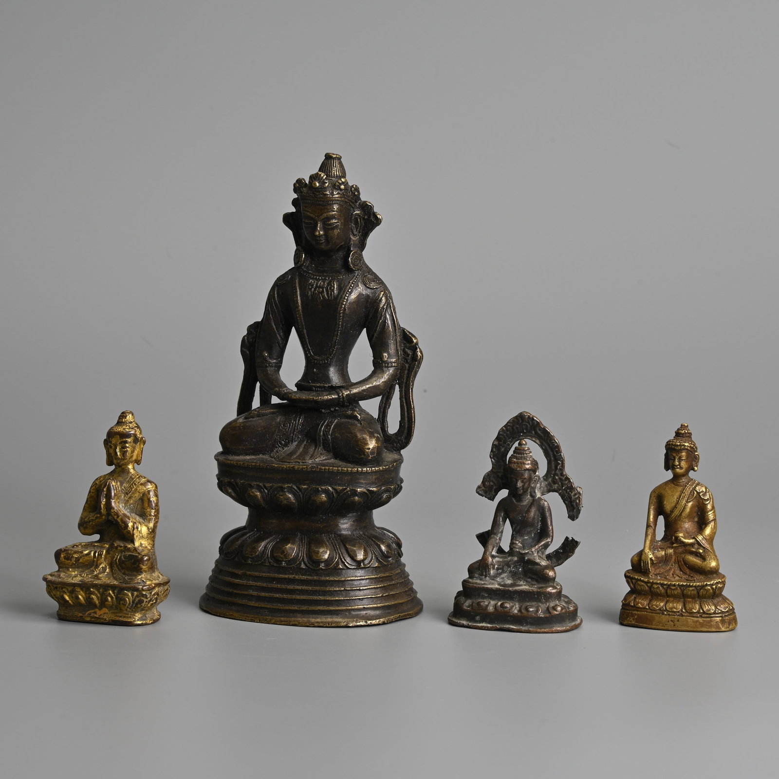 FOUR TIBETAN BRONZE BRASS FIGURES OF BUDDHA, 19/20TH CENTURY. (1 of 7)