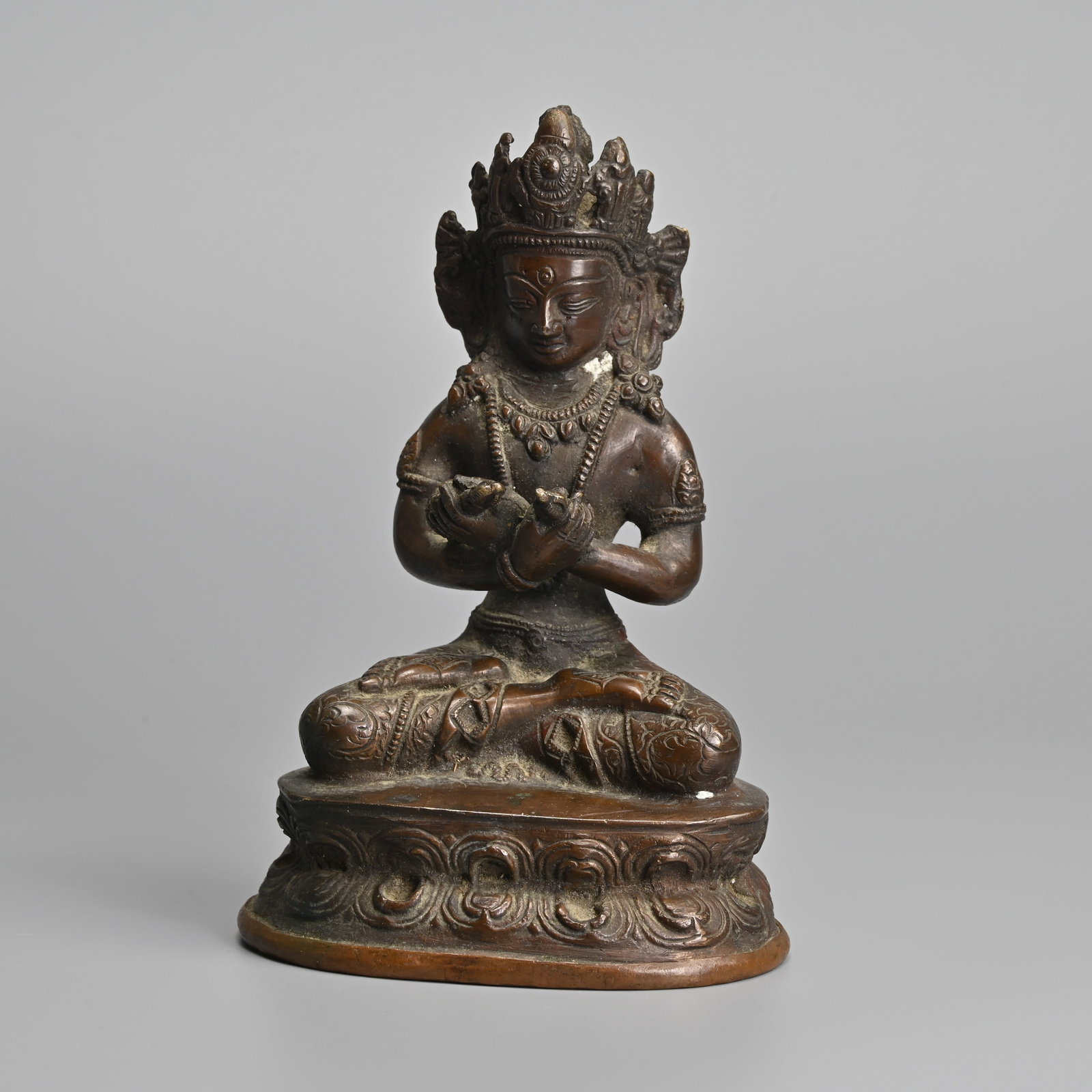 A TIBETAN BRONZE FIGURE OF VAJRADHARA, 19/20TH CENTURY. (1 of 7)