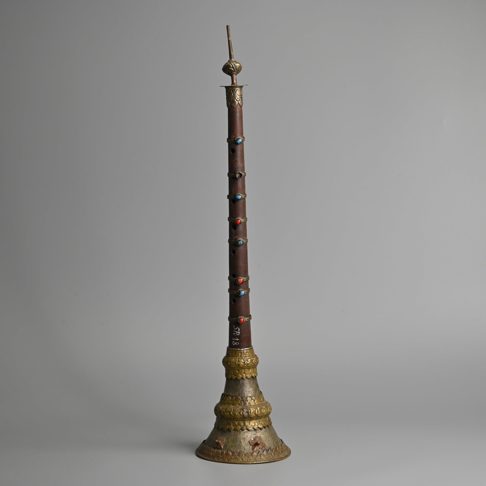 A TIBETAN BUDDHIST TRUMPET, GYALING, 19/20TH CENTURY. (1 of 8)