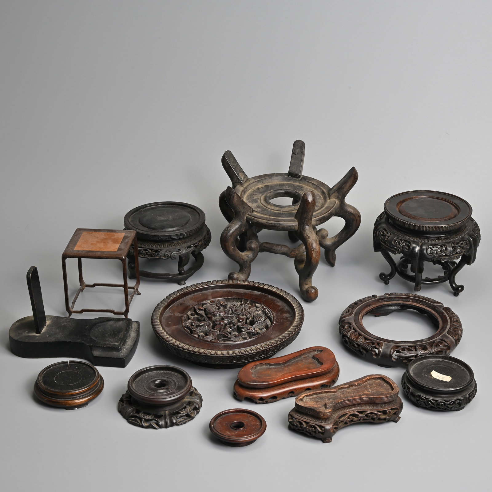 A QUANTITY OF CHINESE HARDWOOD DISPLAY STANDS, 19/20TH CENTURY. (1 of 6)