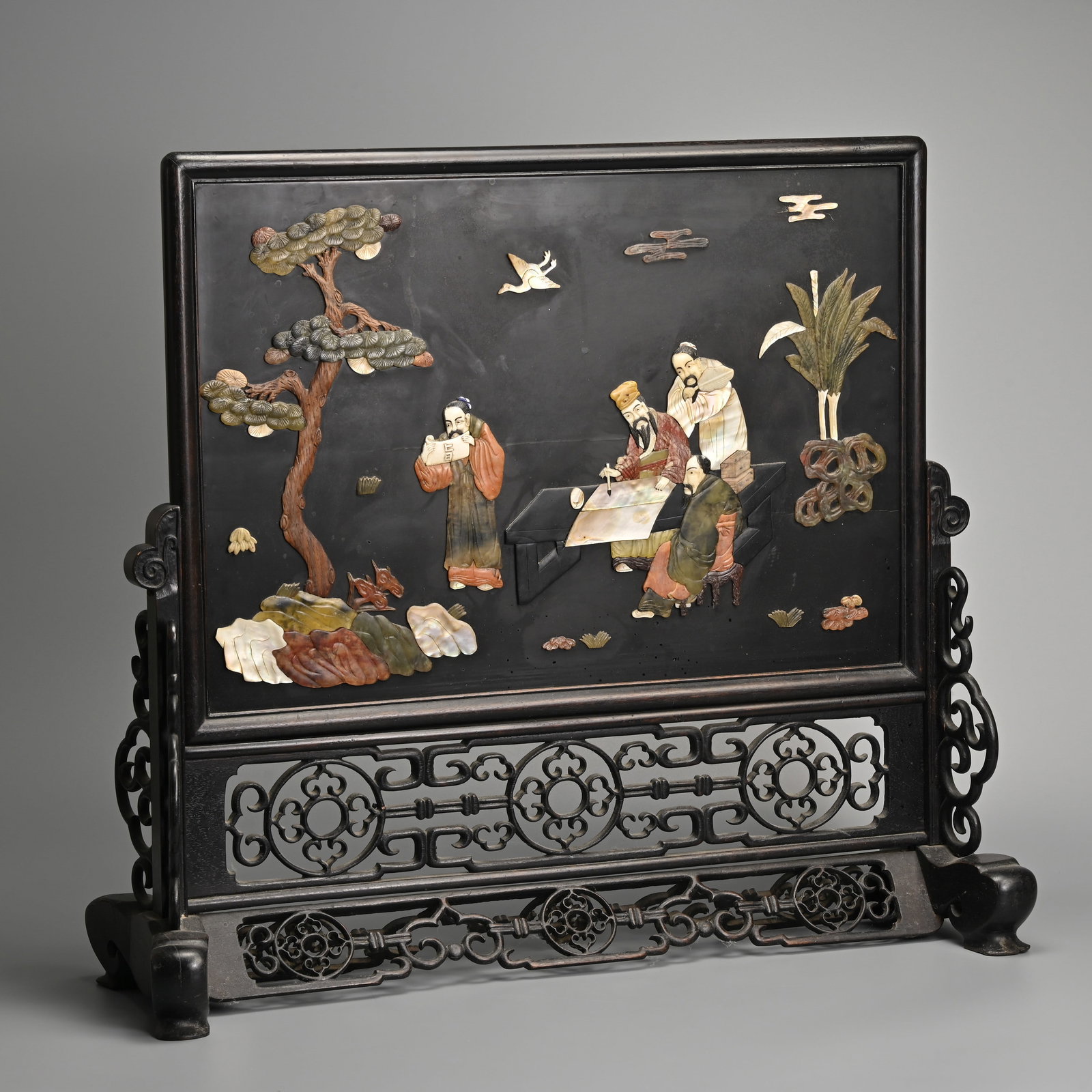 A CHINESE INLAID 'SCHOLARS' TABLE SCREEN, EARLY 20TH CENTURY. (1 of 9)
