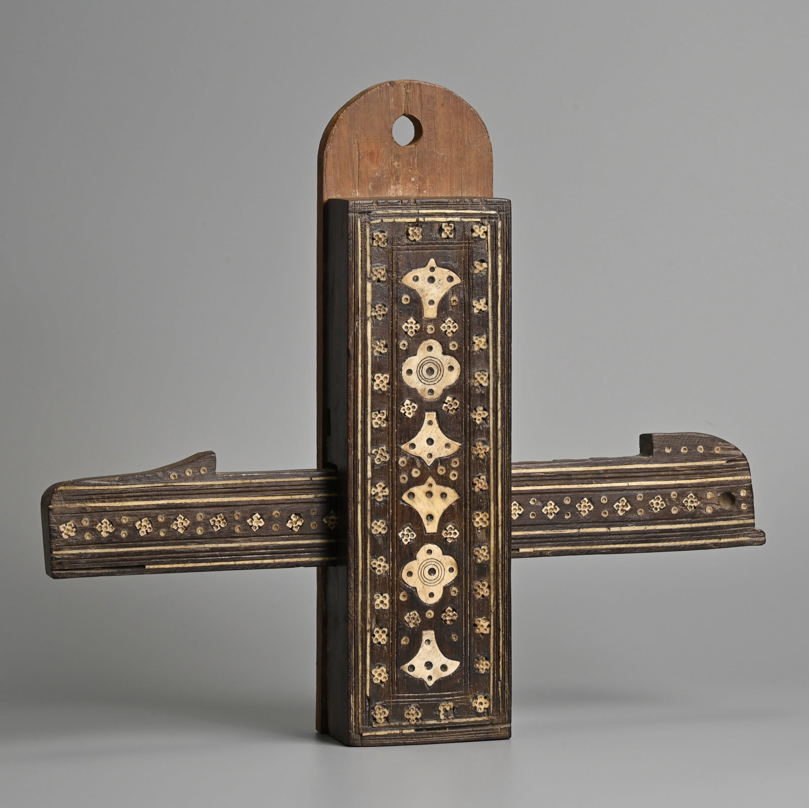 AN EAST AFRICAN BLACK WOOD BONE INLAID LAMU DOOR LOCK, SWAHILI COAST, KENYA. (1 of 9)
