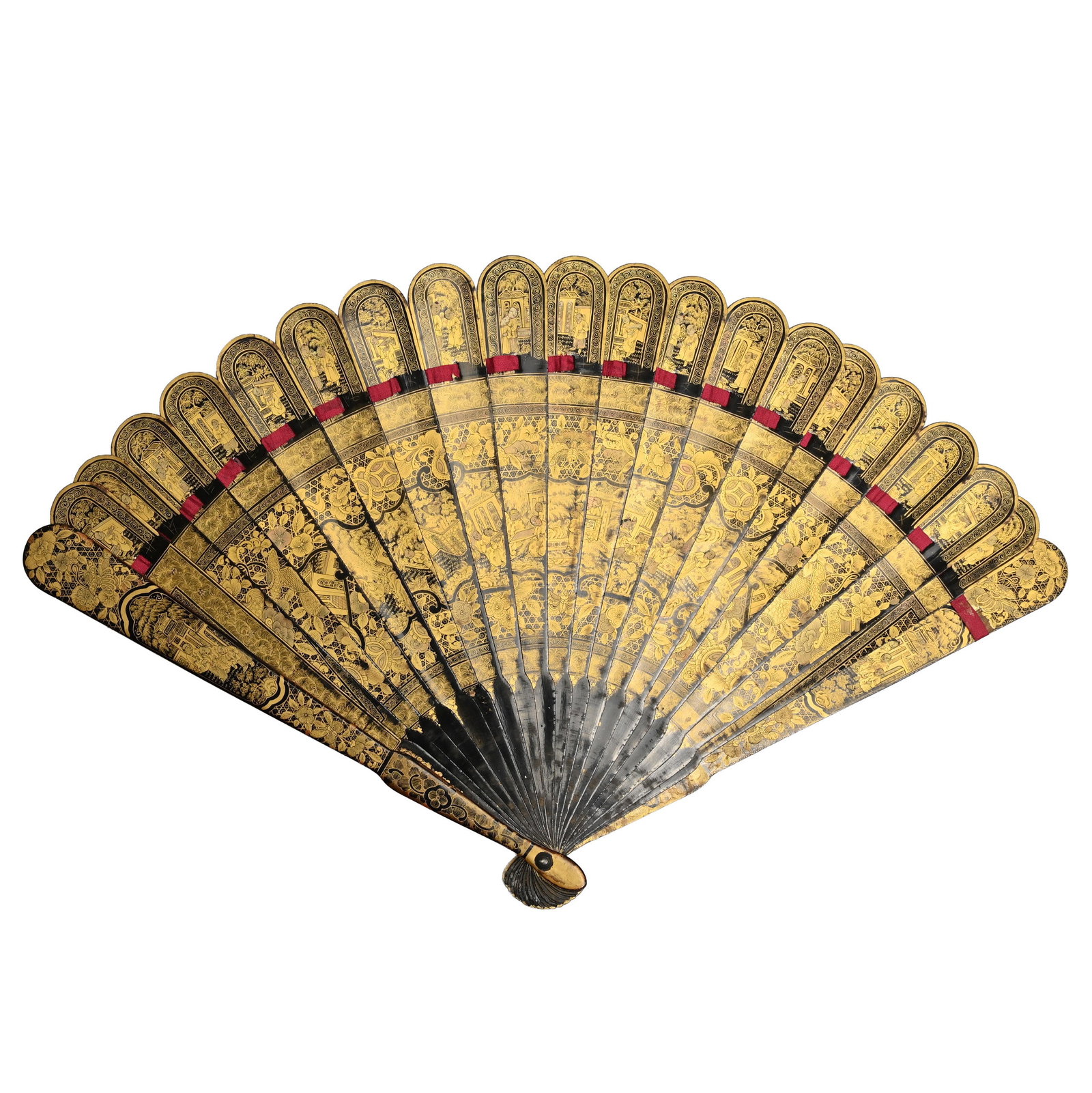 A FINE CHINESE GILT LACQUERED BRISE FAN, 19TH CENTURY. (1 of 6)