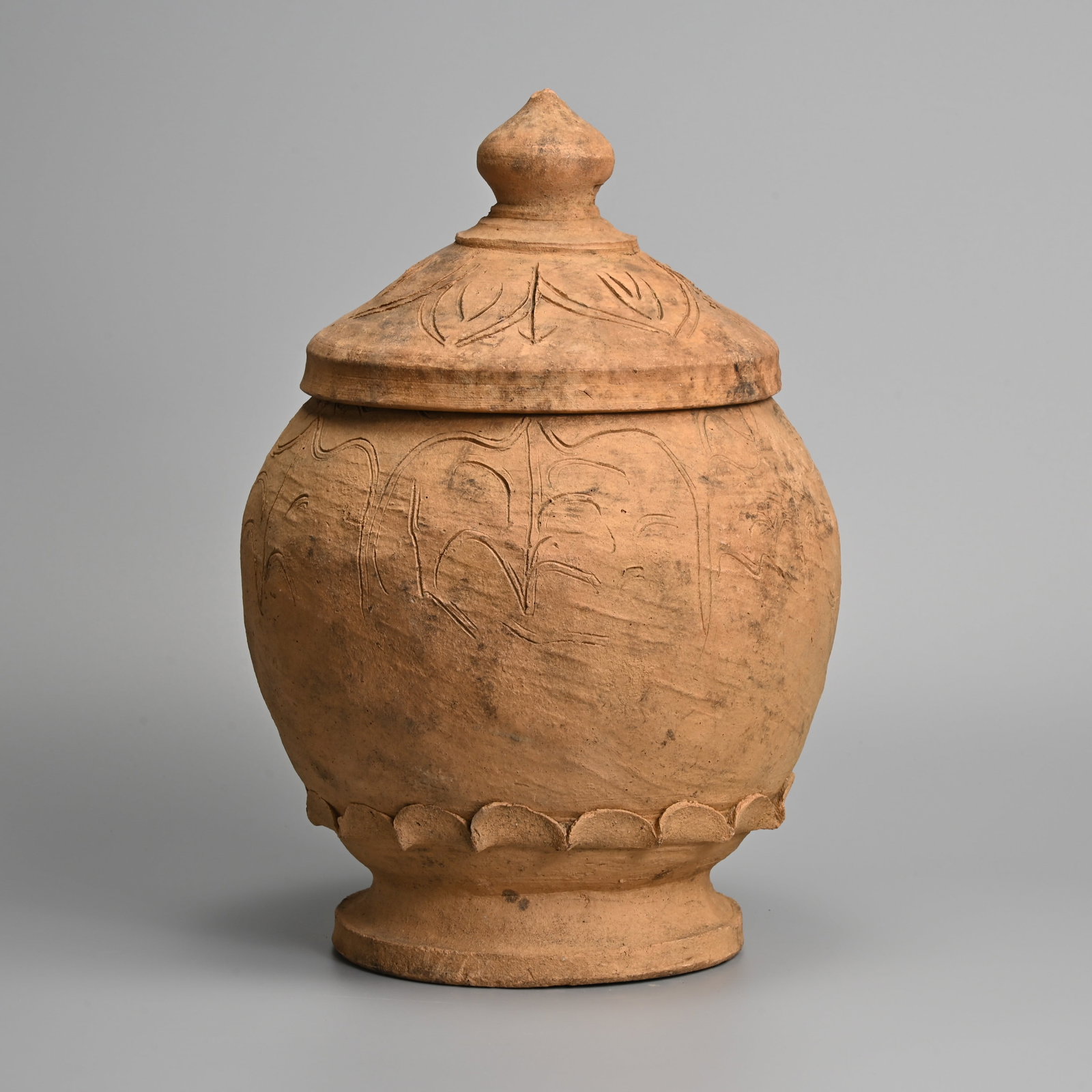 A LARGE AND RARE CHINESE INCISED POTTERY BUDDHIST JAR AND COVER, YUNNAN, SONG / YUAN DYNASTY. (1 of 8)