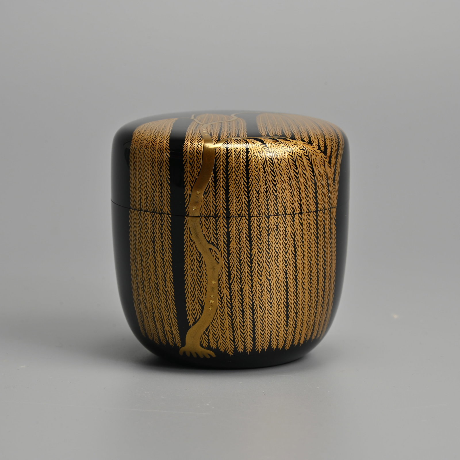 A FINE JAPANESE LACQUER TEA CADDY, NATSUME, BY TAKAYA NAKAMURA, LATE 20TH CENTURY. (1 of 8)