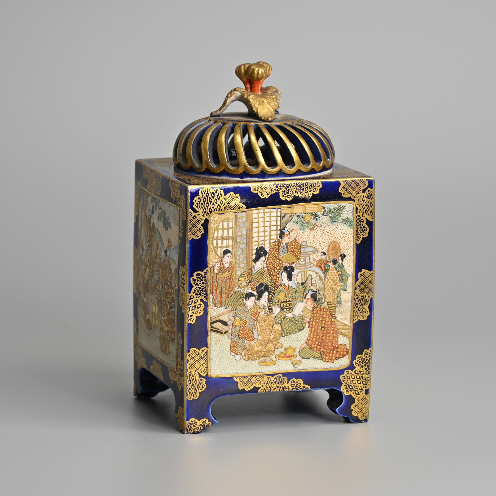 A JAPANESE SATSUMA WARE KORO WITH COVER, PROBABLY HATTORI LATE MEIJI / TAISHO PERIOD. (1 of 9)