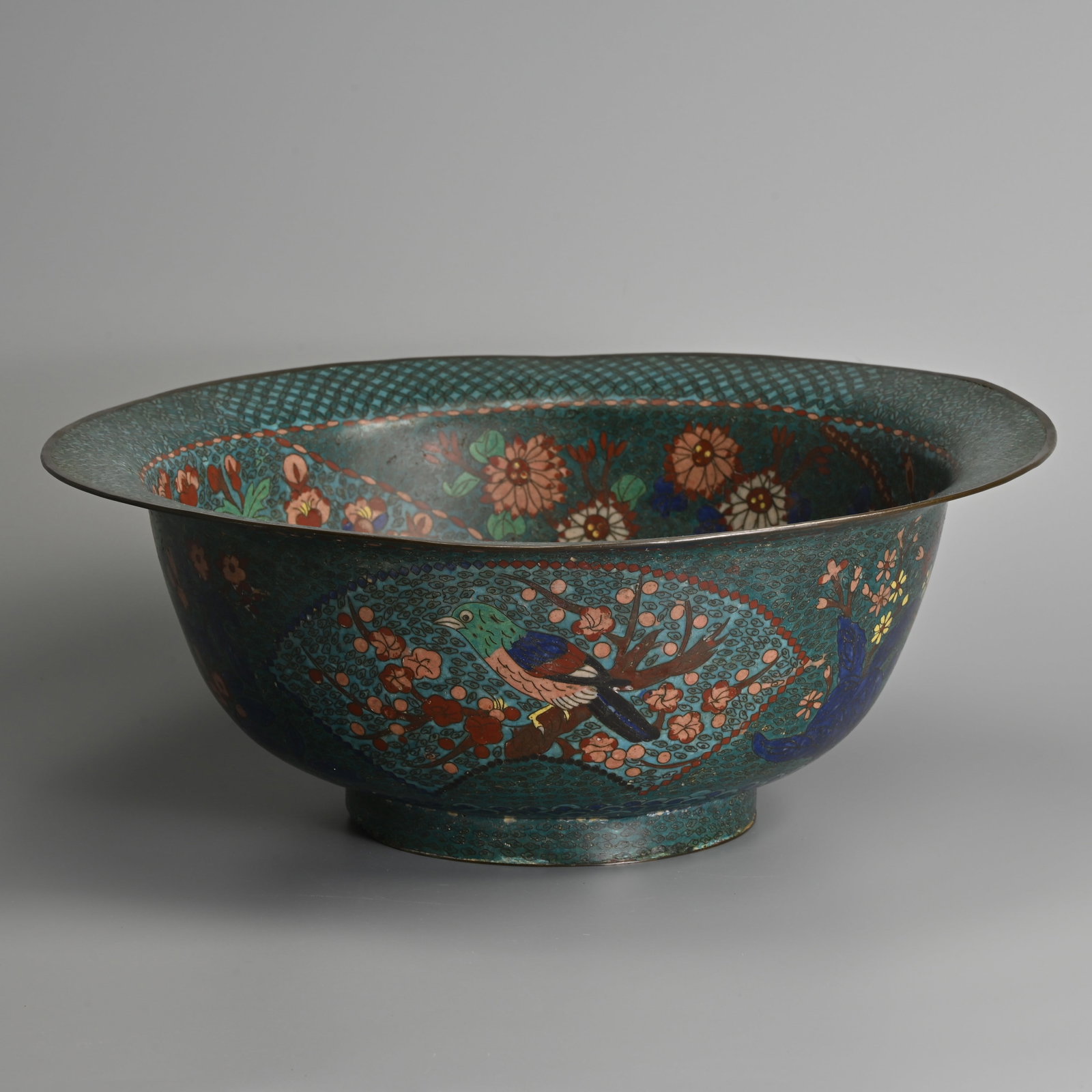 A LARGE JAPANESE CLOISONNE ENAMEL 'MYTHICAL BIRD' BOWL, MEIJI PERIOD. (1 of 7)