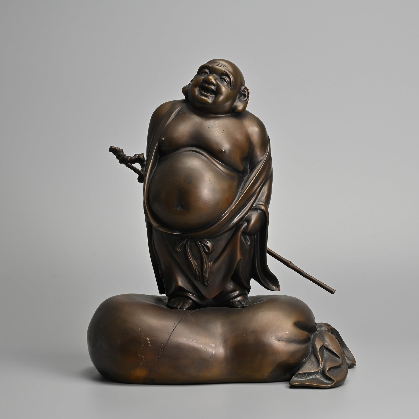 A JAPANESE BRONZE FIGURE OF HOTEI, SIGNED MUNENOBU, 20TH CENTURY. (1 of 7)
