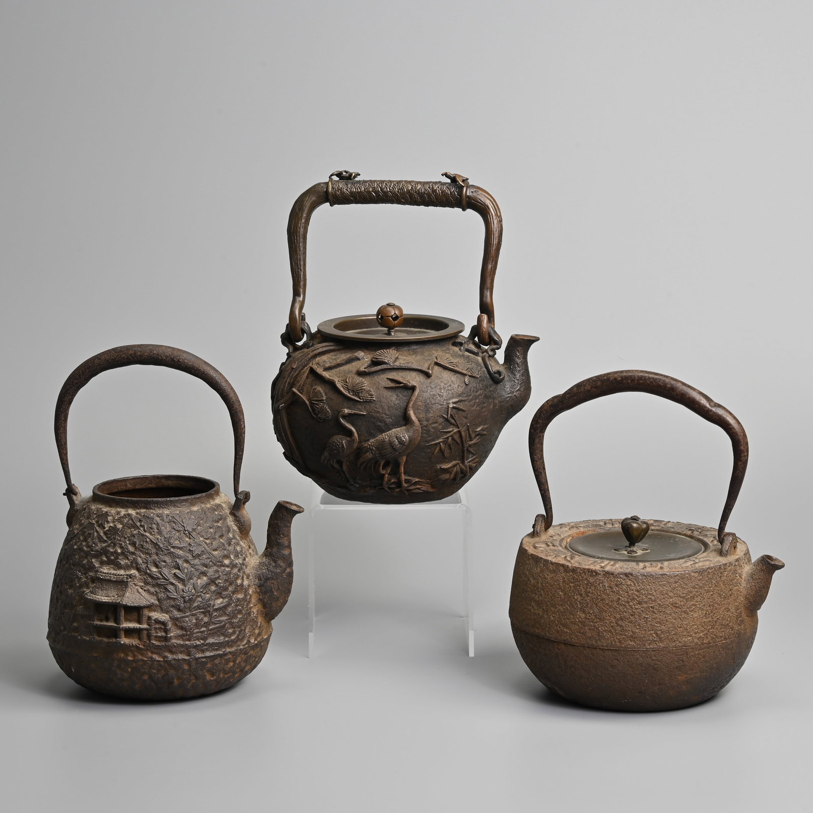 THREE JAPANESE CAST IRON TEA POTS, TETSUBIN, KIBUNDO AND OTHERS, 19/20TH CENTURY. (1 of 17)