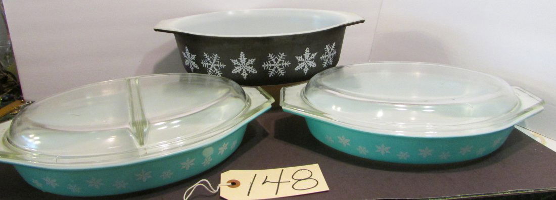 3 Circa 1950s Pyrex Snowflake Oval casseroles (1 of 1)