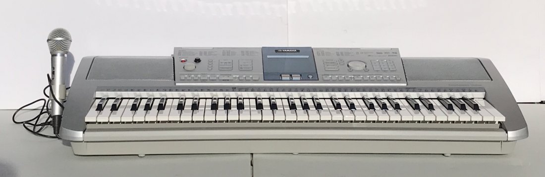 Yamaha PSR-K1 Portable Electronic Keyboard (1 of 3)