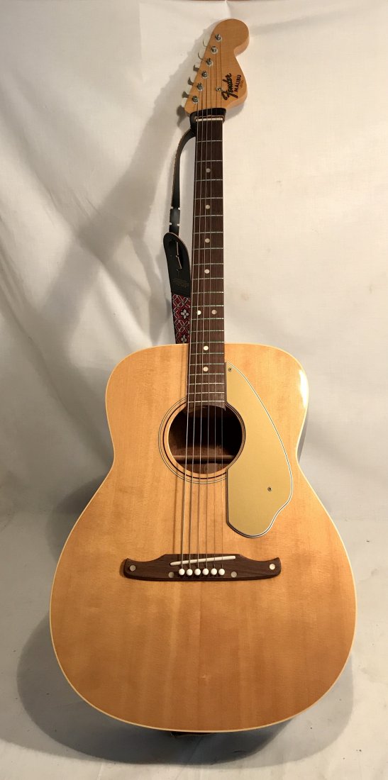 Fender Malibu Acoustic Guitar w/ Hard Case (1 of 4)