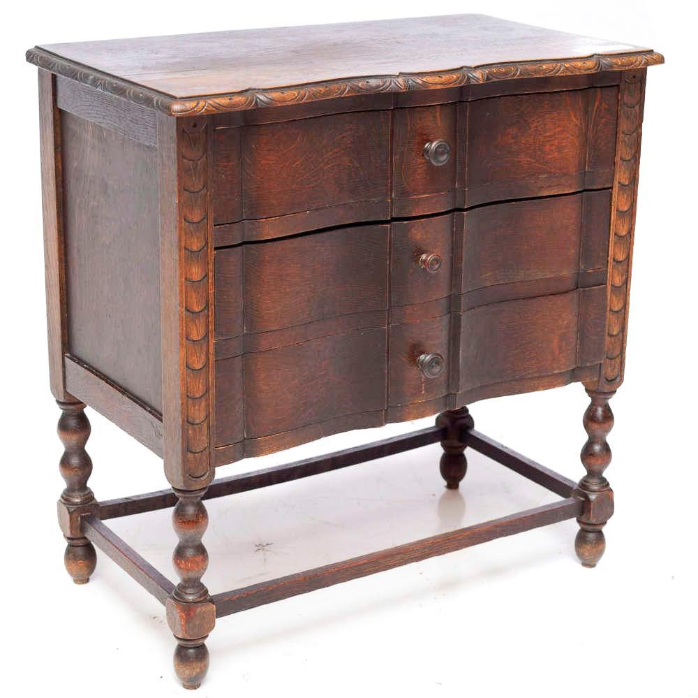 Henri II-style serpentine oak 3-drawer commode: 25.5" tall x 25" wide x 13.5" deep