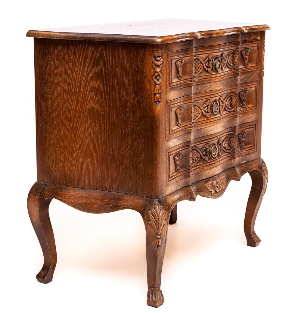 Contemporary 3-drawer oak commode: 26" tall x 26" wide x 15" deep