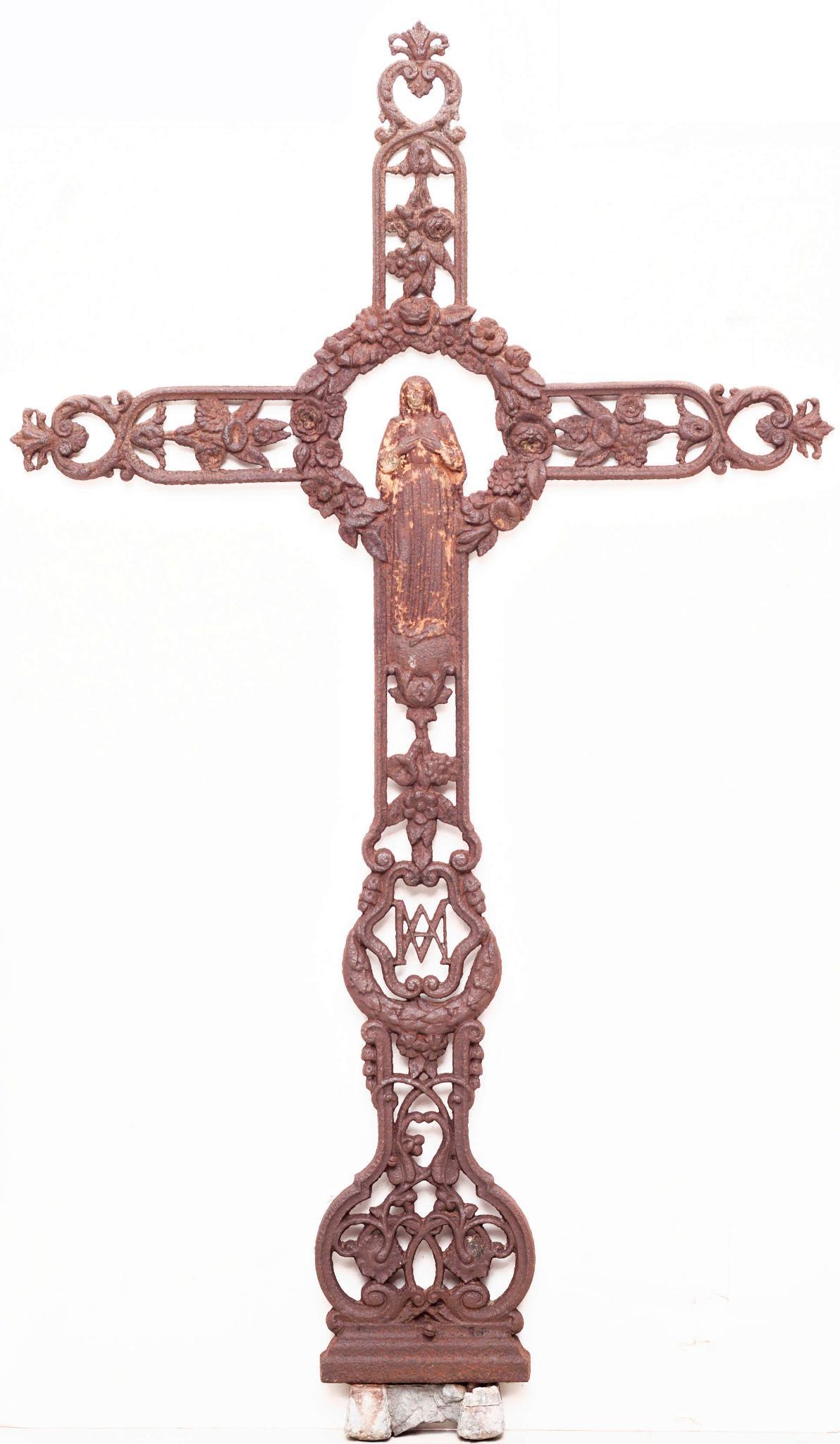 Decorative cast iron crucifix (1 of 4)