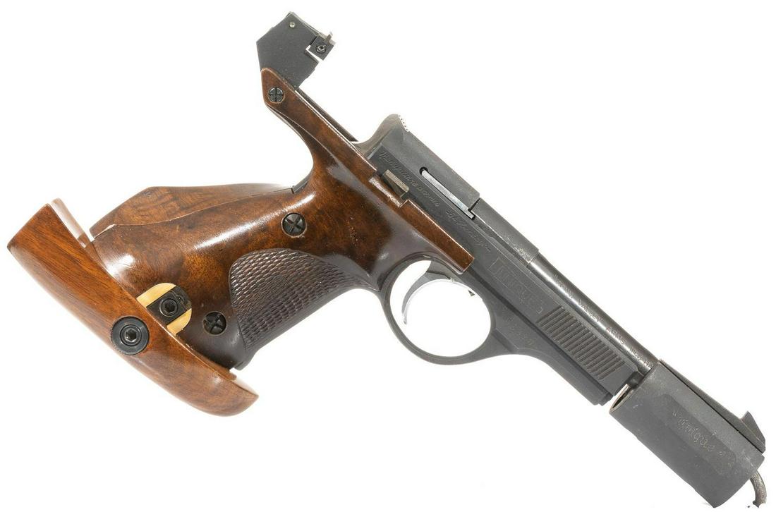 French Unique Model DES 69 .22 Semi Automatic Target: Serial: 705320 Manufacturer: French Unique Model: DES 69 Caliber: .22 LR Barrel length: 6" Condition: Excellent 4 Extra Magazines Provenance: The Estate of Dr. Thomas Romo, Jr. (San Antonio, Texas) AL