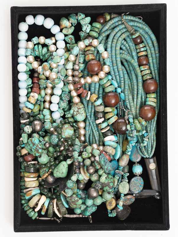 Lot of Approx. 25 Pieces of Costume Jewelry (1 of 2)