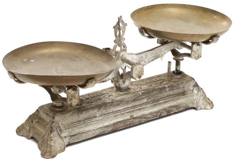 Vintage Cast Iron French-Style Scale (1 of 3)