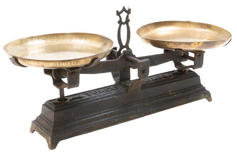 Vintage Cast Iron Double-Pan Balance Scale (1 of 5)