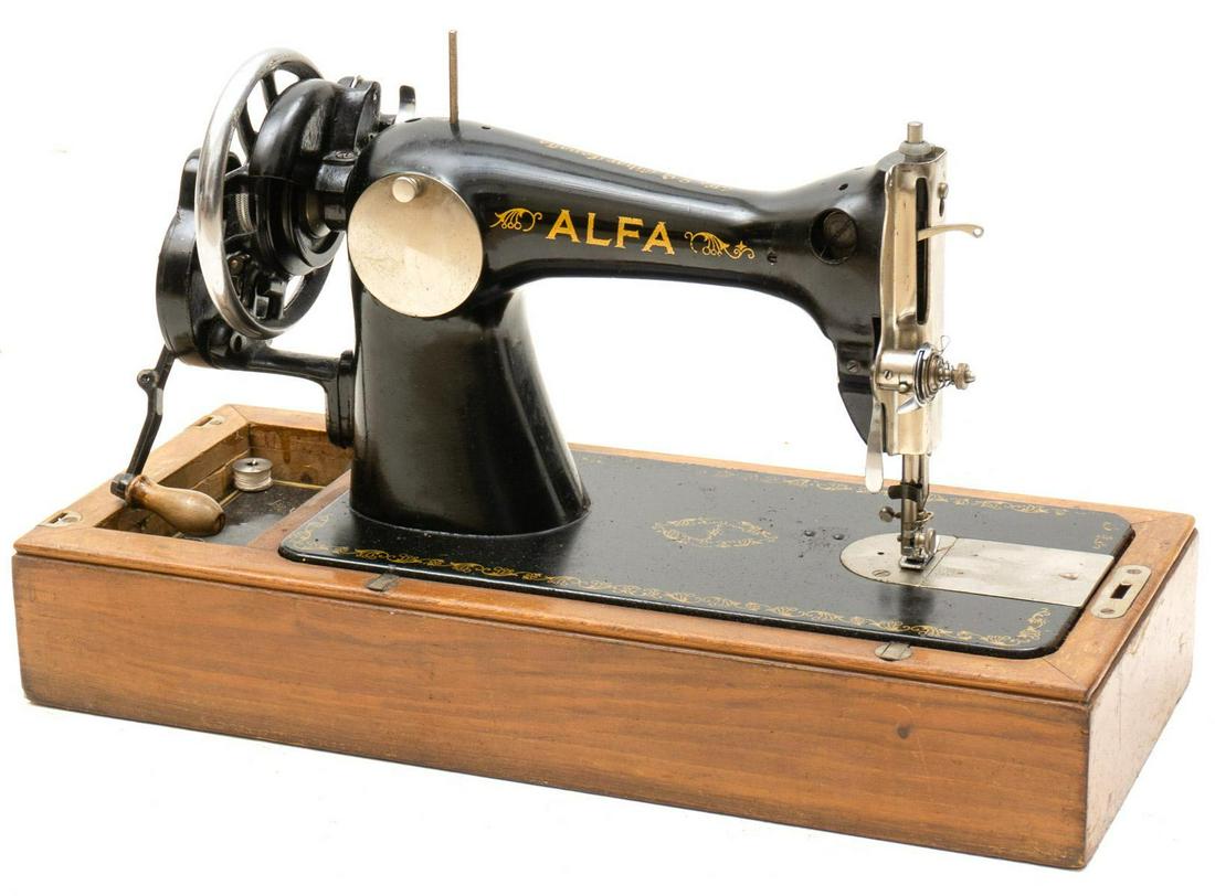 Vintage Alfa Sewing Machine with Case (1 of 5)