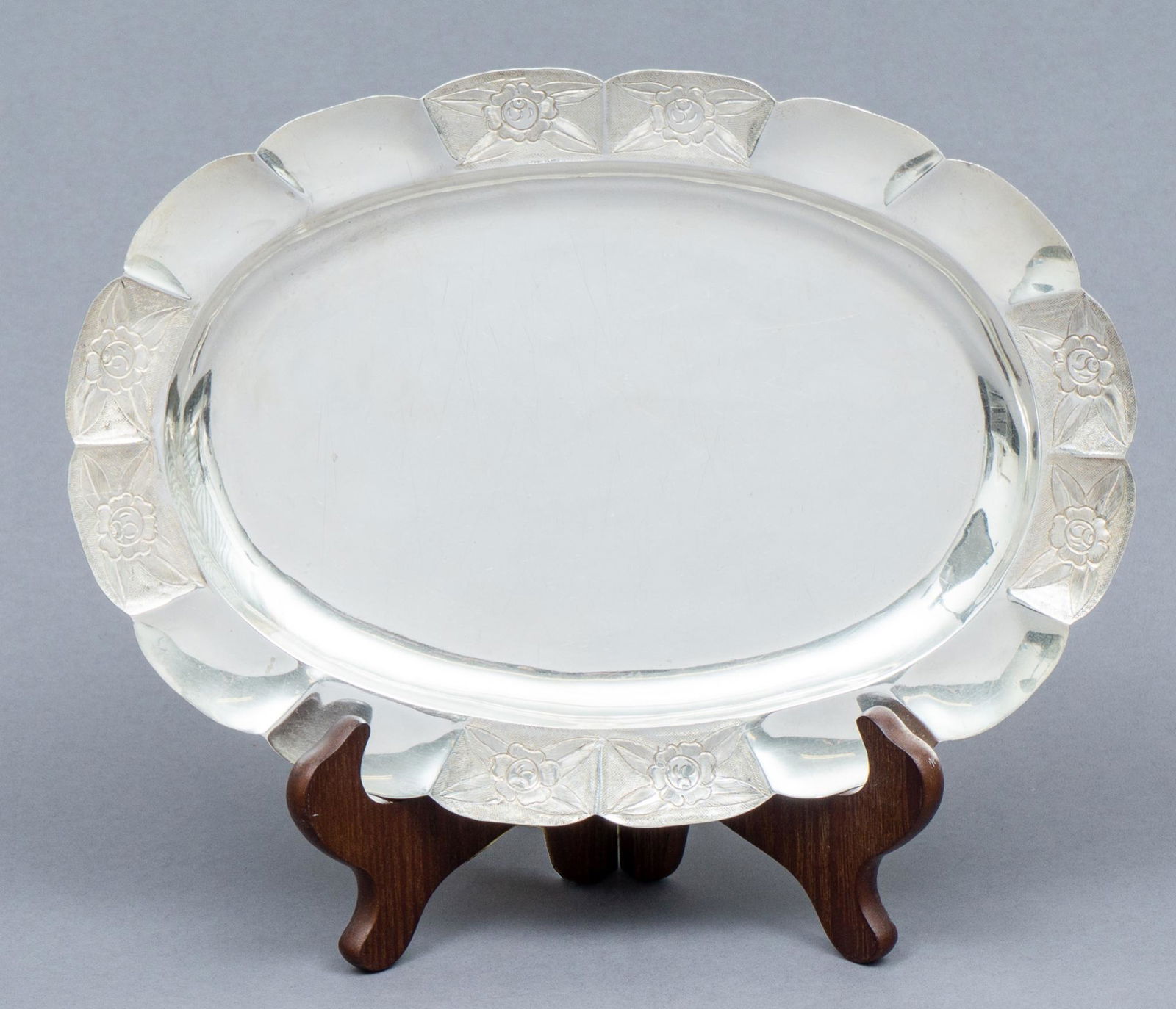 Mexican Sterling Silver Repousse Fluted Tray (1 of 2)