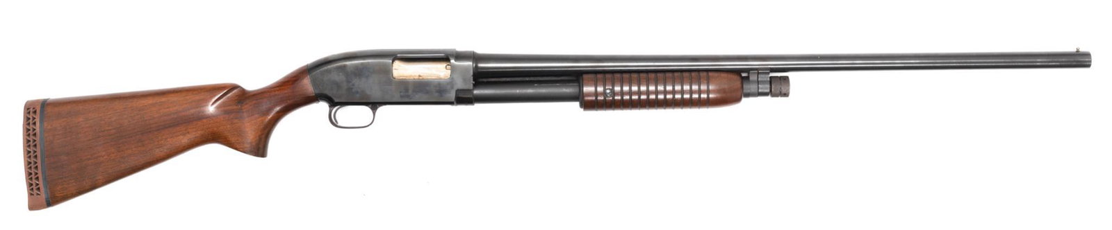 Winchester Model 12 Featherweight 12-Gauge Pump Action: Serial: 1825422F Manufacturer: Winchester Model: 12 Featherweight (c. 1960) Caliber: 12 Ga. Barrel length: 27" Condition: Good; could use cleaning Provenance: A San Antonio, TX Estate NOTICE: Al