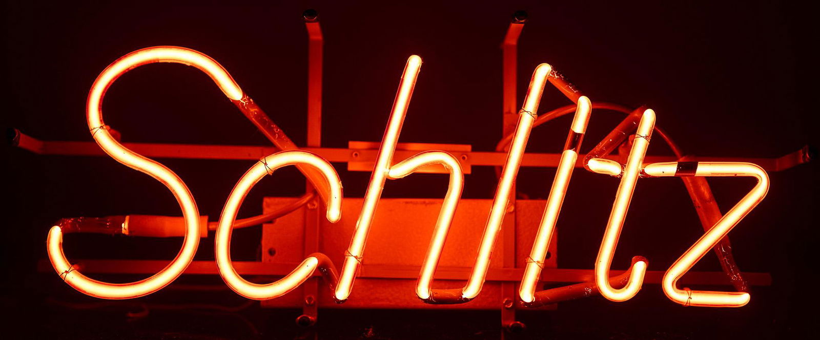 Schlitz Neon | Kyo Gallery