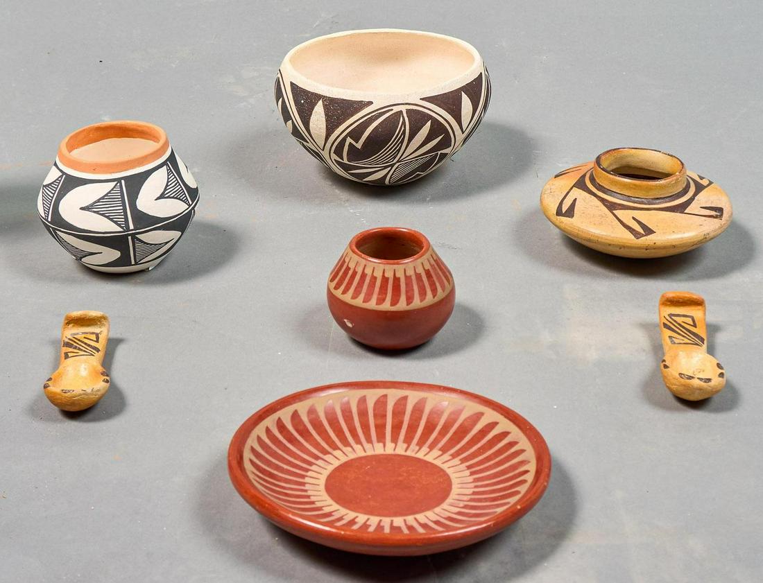 Collection of 7 Vintage Pueblo Pottery Goods (1 of 12)