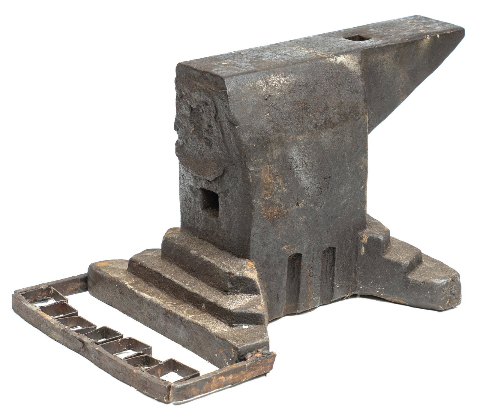 Iron Blacksmith Anvil, Approx. 260lb: Rustic iron blacksmith anvil, approx. 260lb 13"h x 24"w x 13.5"d We happily provide seamless shipping services on everything we sell. Please email us at shipping@vogtauction.com or call 210-971-5750 f