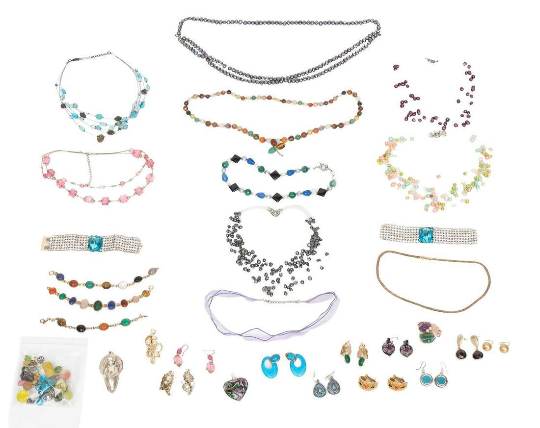 Collection of Ladies Vintage Costume Jewelry (1 of 19)