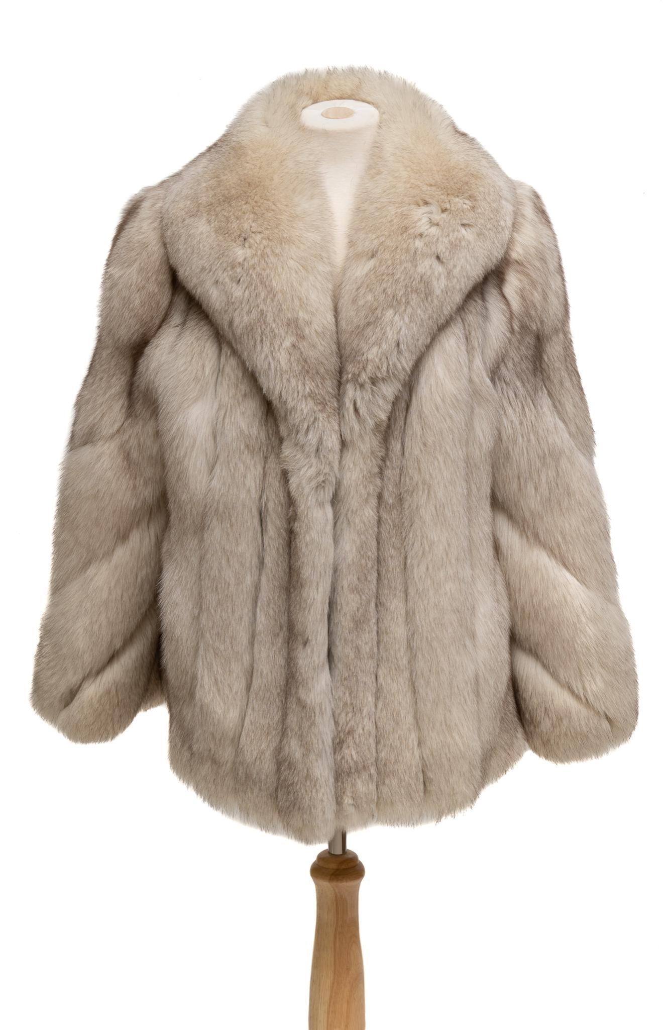 Menger Smart Shops Silver Fox Fur Coat and Hat (1 of 7)