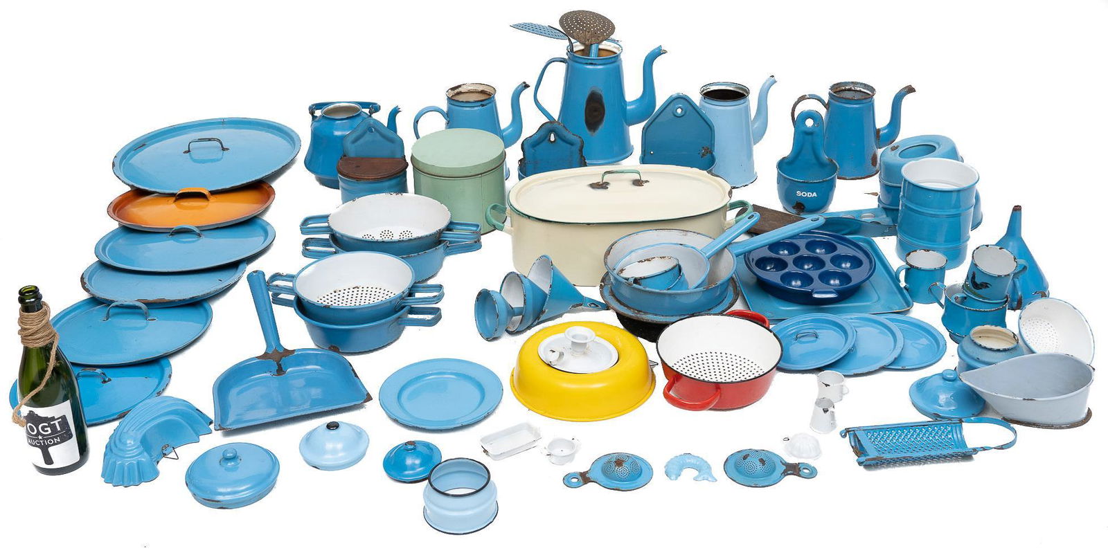 Collection of Vintage Farmhouse Enamelware (1 of 7)