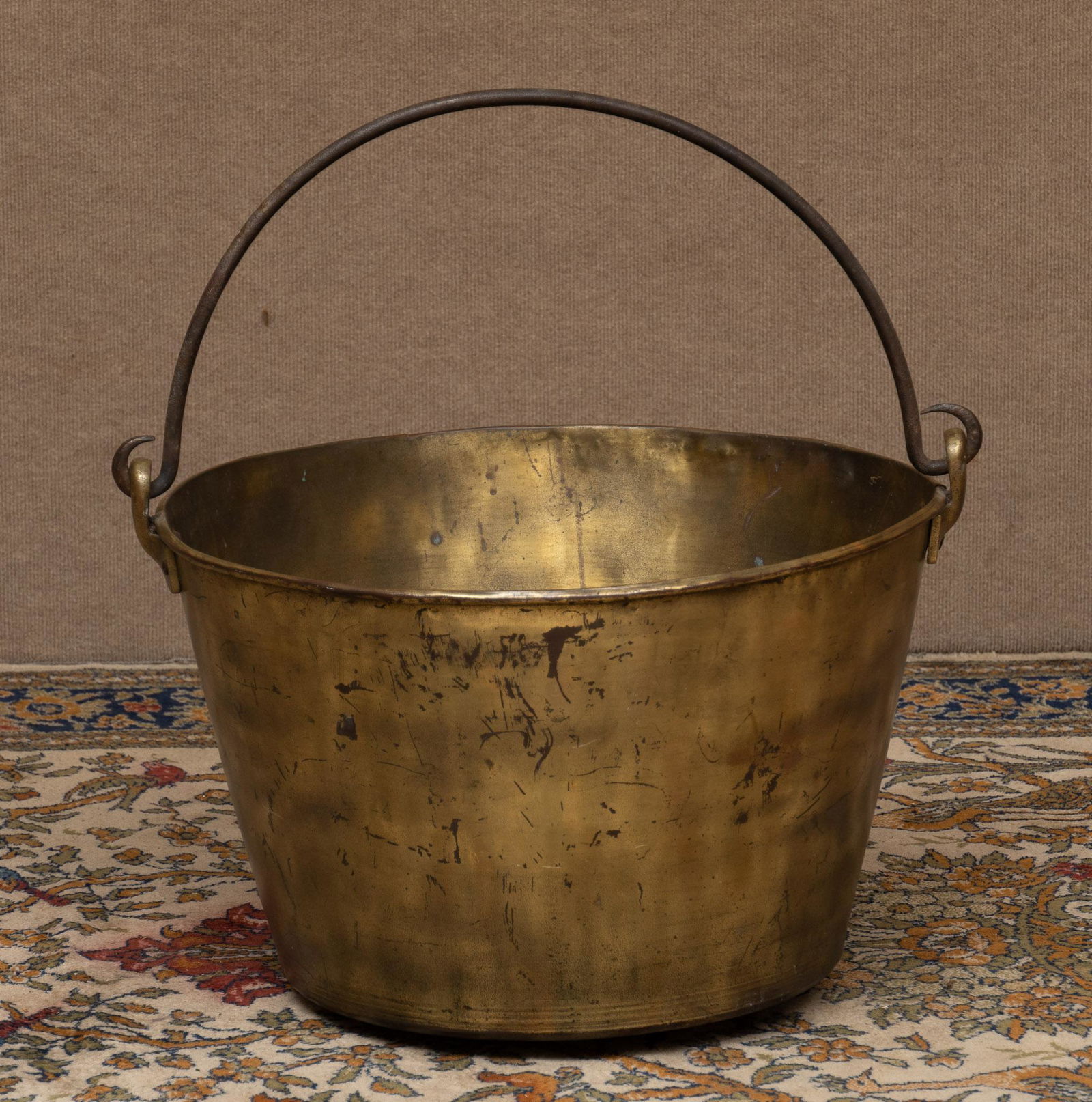 Large Brass Couldron (1 of 3)