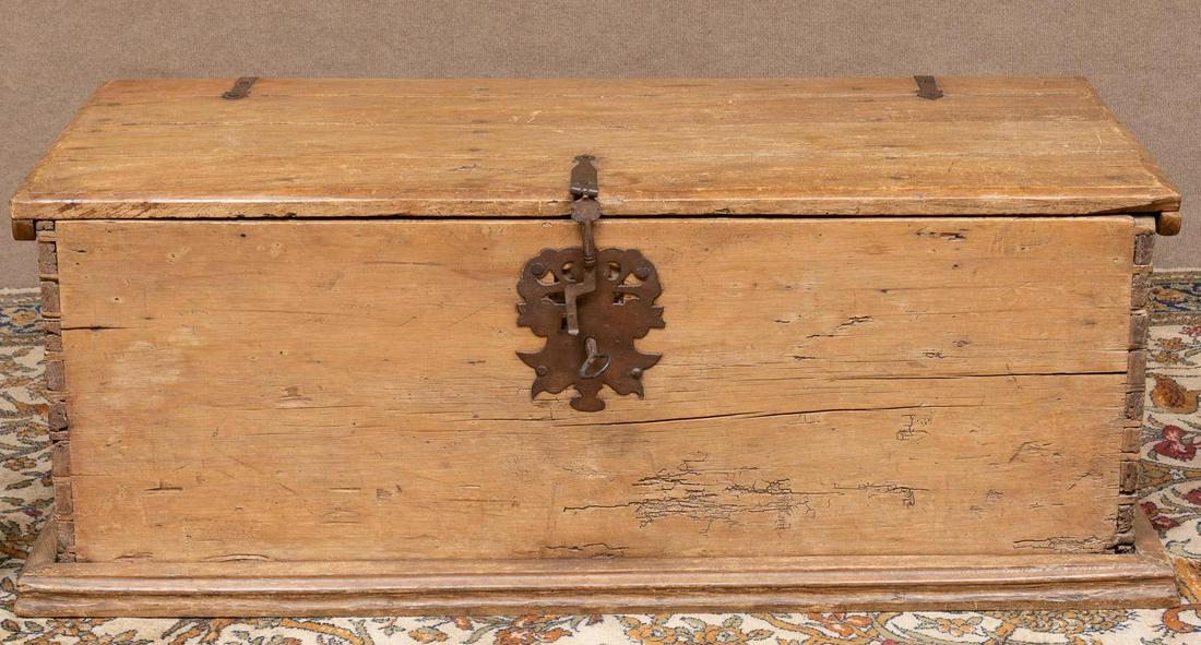 Spanish-style Trunk (1 of 4)
