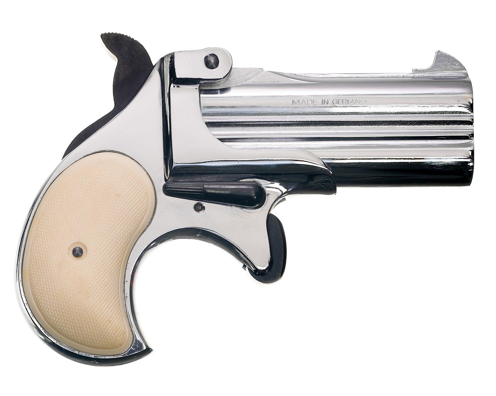 Rohm RG 17 .38SPL Derringer Pistol: Serial: 45292 Manufacturer: Rohm GMBH Sontheim/BRZ Model: RG 17 Derringer Caliber: .38SPL Barrel length: 2.75" Condition: Good; grips have light handling marks; chrome finish has light handling ma