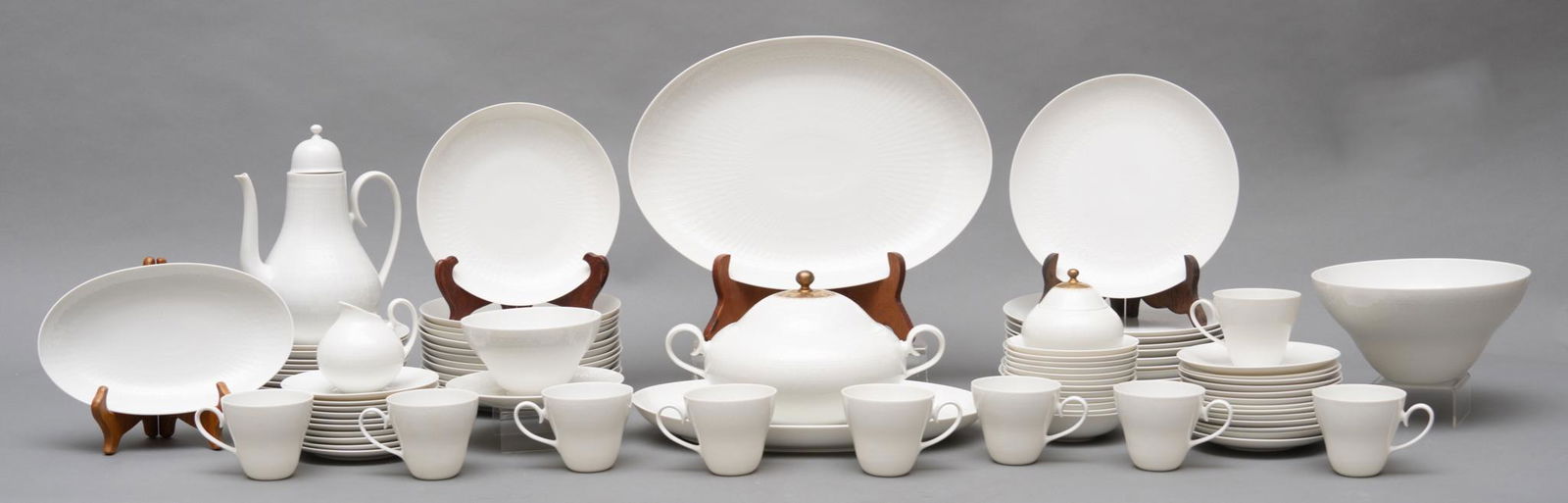 Rosenthal China "Romance" Dinnerware Service (1 of 9)