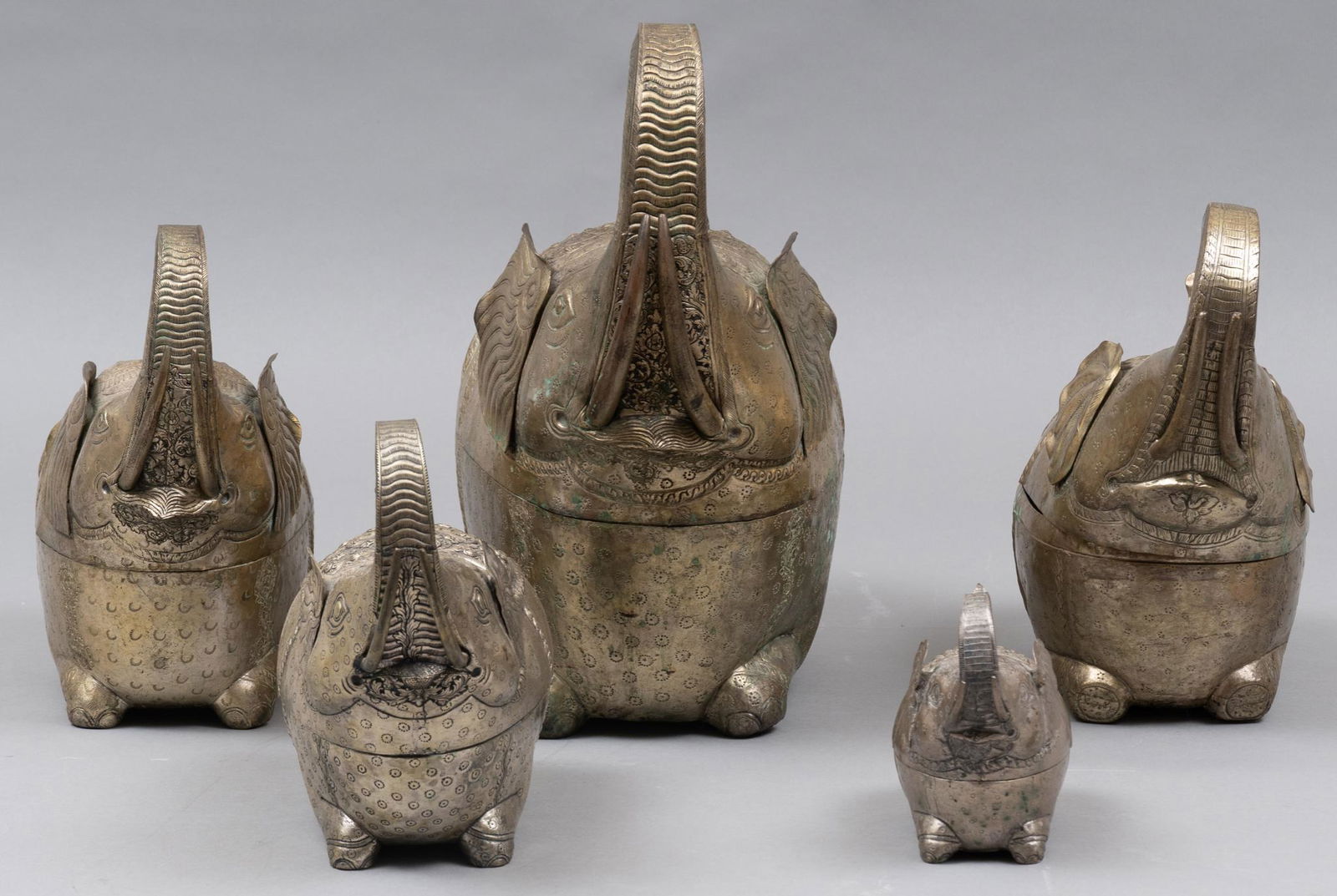 Pair of Metal Alloy Nesting Elephants (1 of 4)