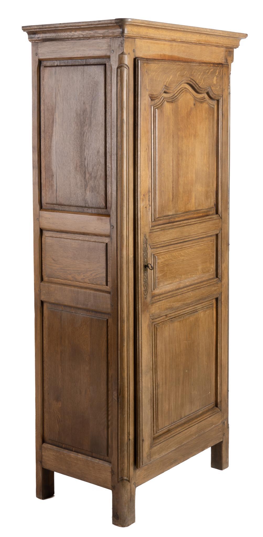 French Provincial Bonnetiere (1 of 5)