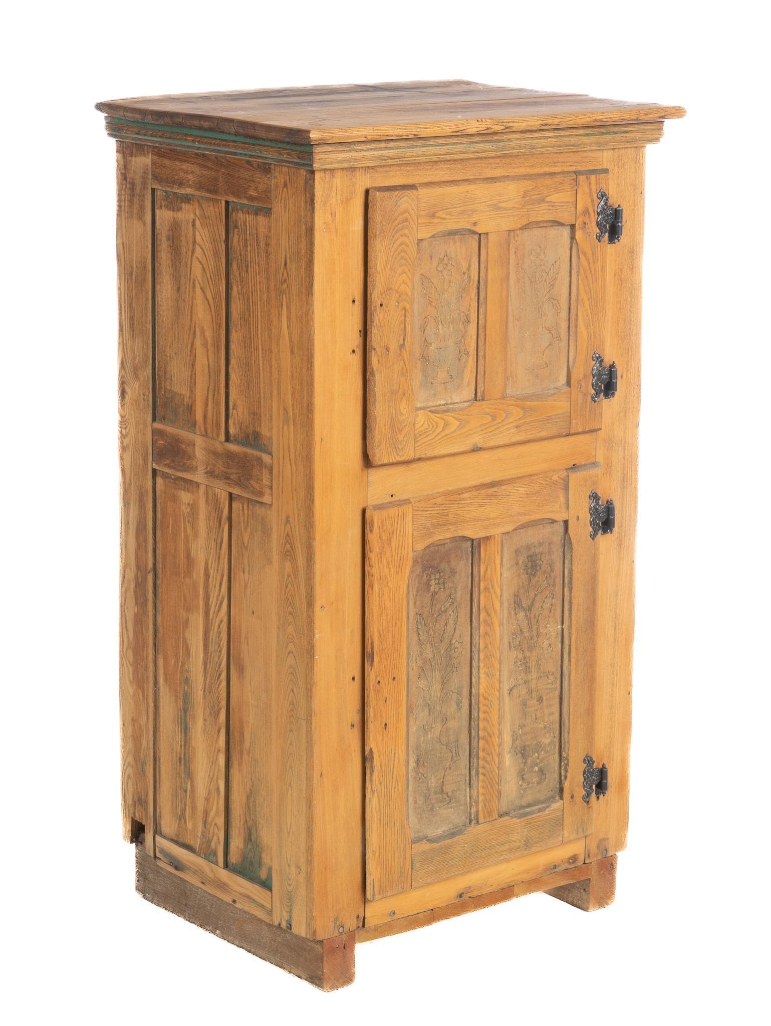 Vintage Farmhouse Ice Box (1 of 5)