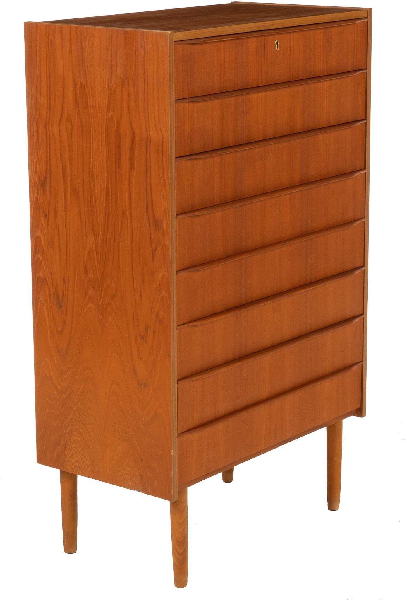 Danish Mid-Century Chest of Drawers (1 of 5)