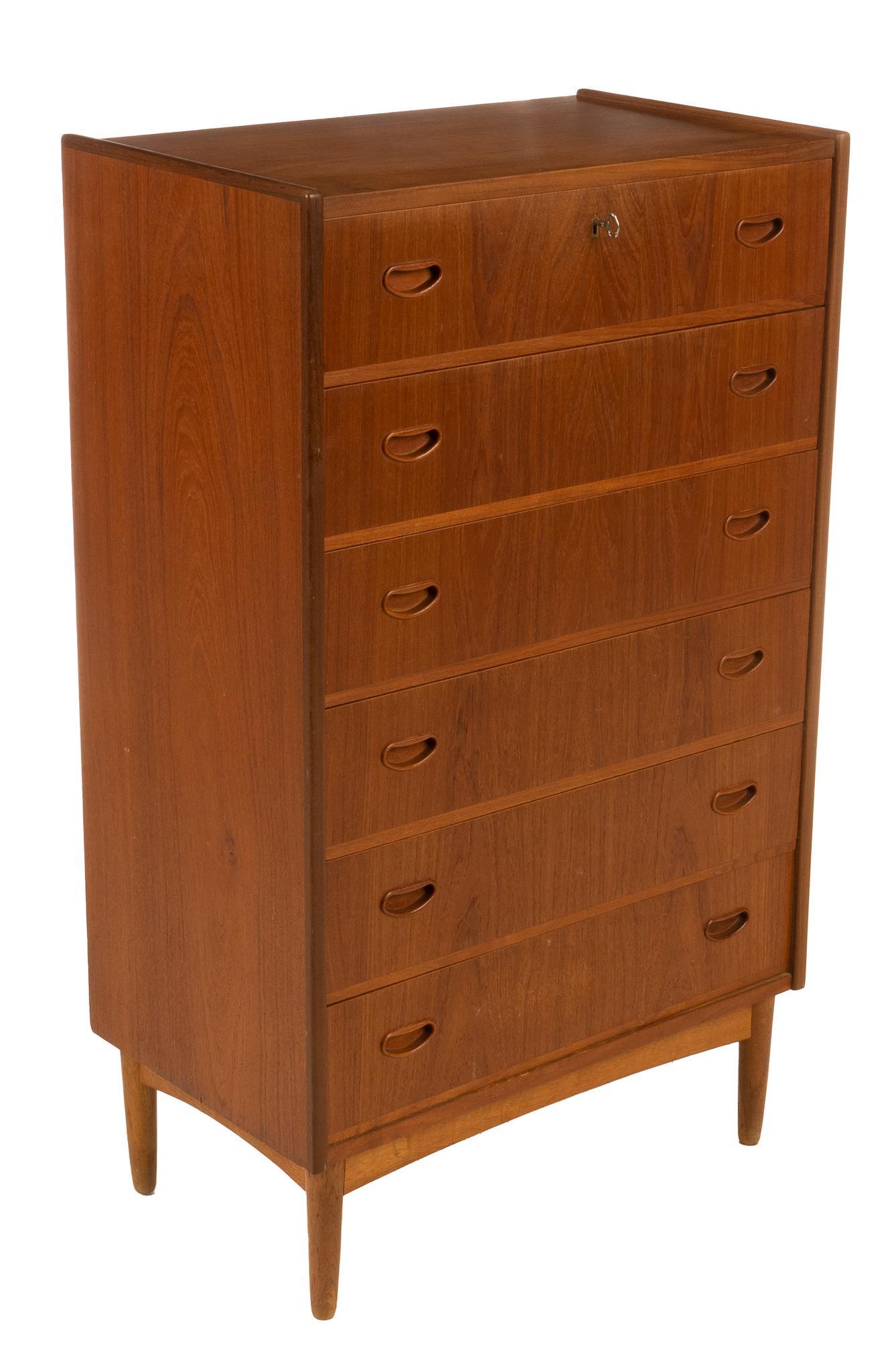 Danish Mid-Century Chest of Drawers (1 of 5)