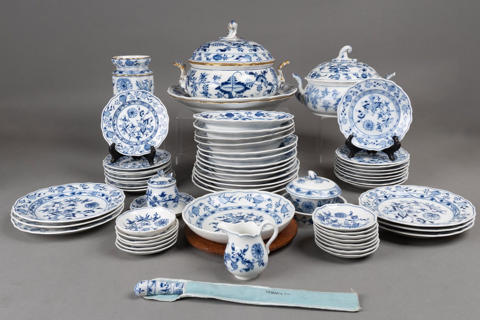 Set of (61) Blue Onion China: Large set of blue and white china, in the "original onion pattern" marked "Czechoslovakia / Zwiebelmuster" under crowned "D", to include soup tureens, serving dishes, plates, e