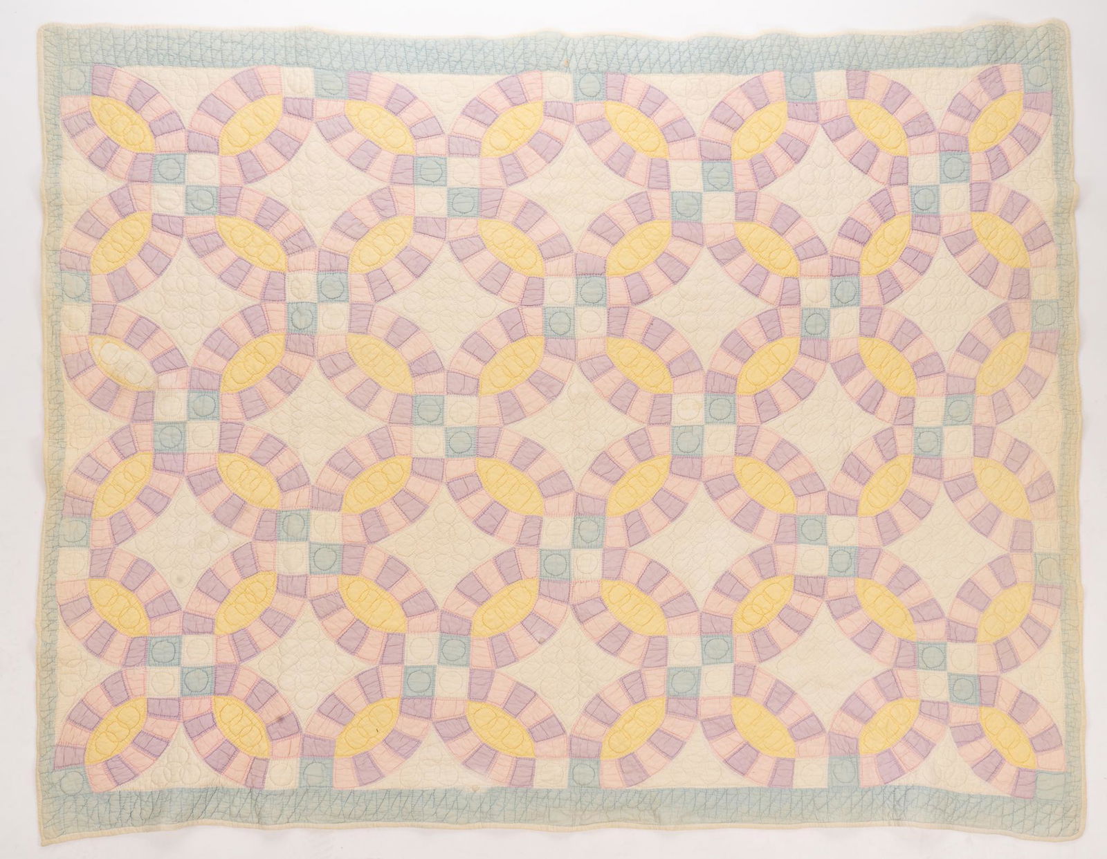 Double Ring Quilt 1940s (1 of 3)