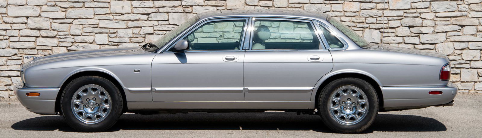2003 Jaguar XJ8 4-Door Sedan (1 of 18)