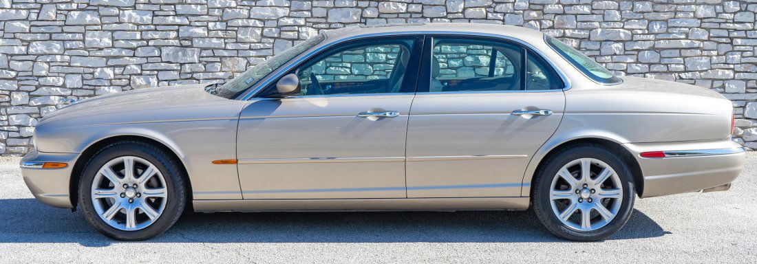 2004 Jaguar XJ8 4-Door Sedan (1 of 20)