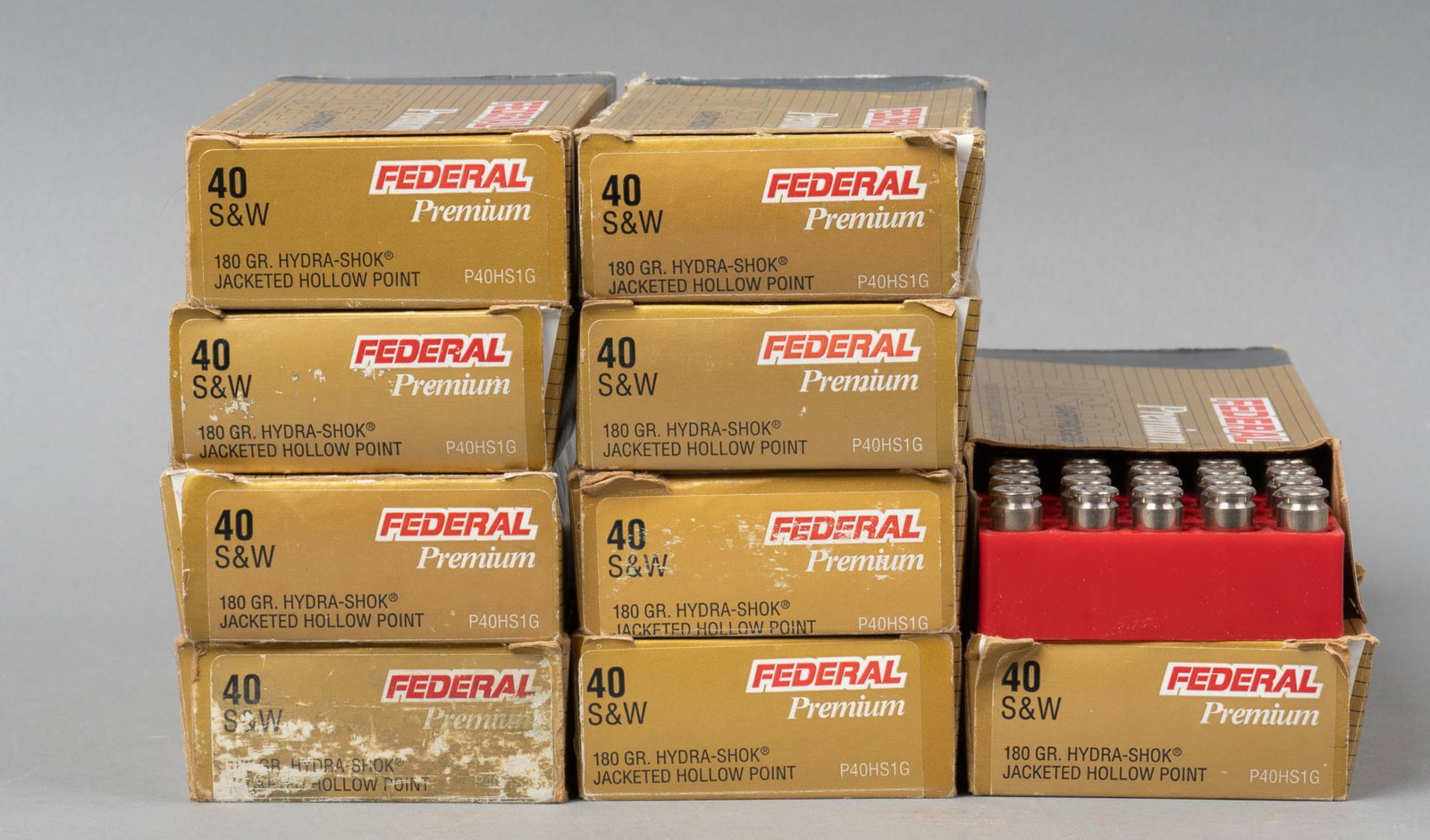500 Rounds of .40S&W Federal Hydra-Shok Ammunition: Includes: -500 rds of Federal Hydra-Shok .40S&W, 180gr JHP Provenance: The Estate of Tom Benson (San Antonio, Texas) We will happily provide seamless shipping services on this lot. Please email us